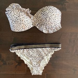 H&M two piece swimming suit. Bottom size (fits 4-6), top size 10 fit big breast